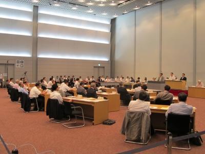 議会の様子の画像