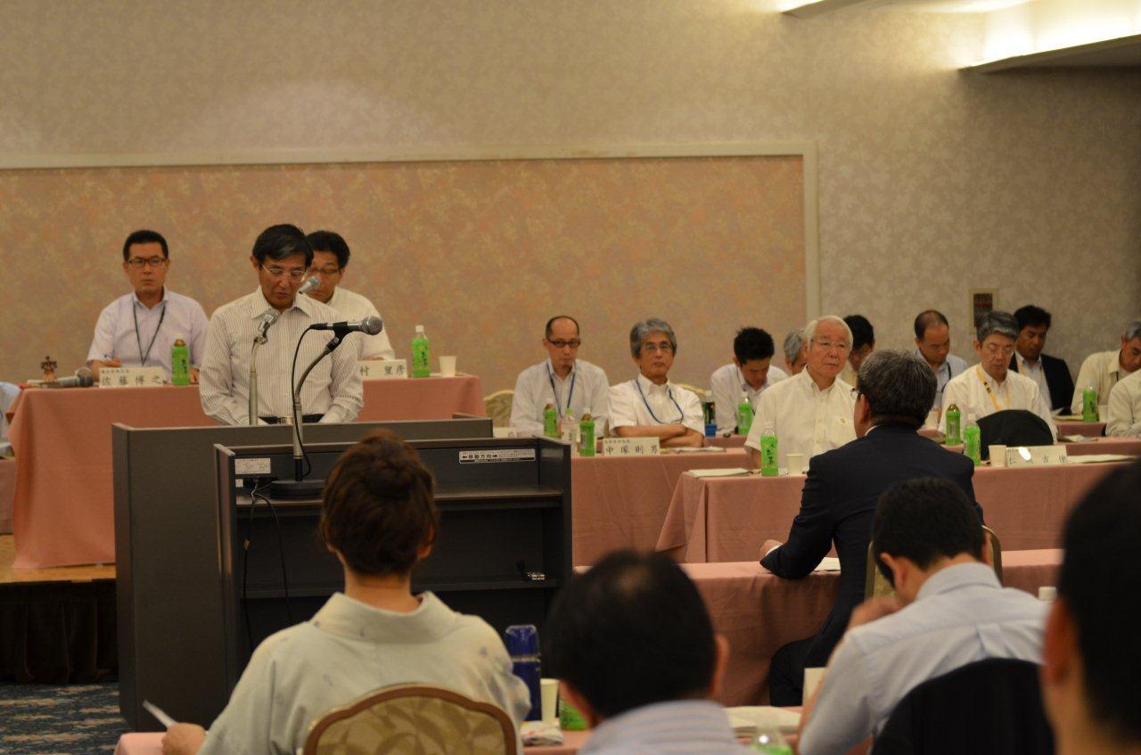 議会の様子の写真