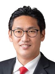 小村議員の写真