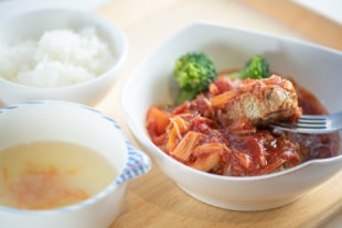 トマト煮込みハンバーグ定食
