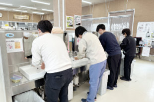 食堂手洗い