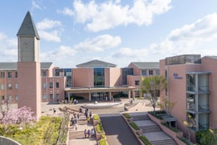 畿央大学外観