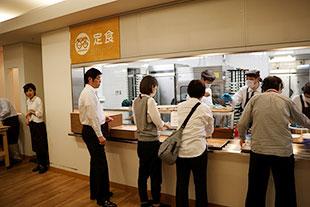 食堂店内の様子の写真