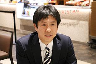食堂を利用している社員の写真