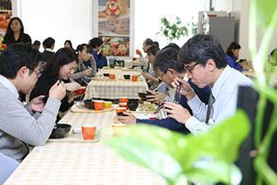 本社ビル社員食堂の風景写真