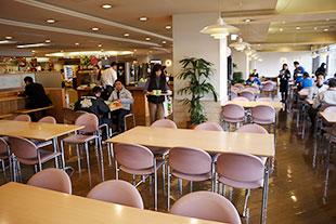 2016年5月にリニューアルされた食堂の風景写真