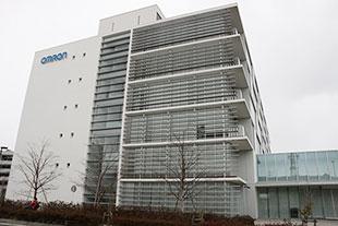 オムロン本社ビルの写真