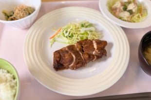 この日の提供メニュー ジャークチキンの添え