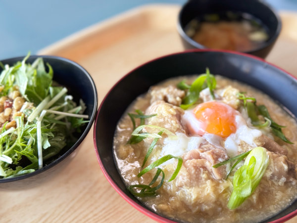 京風親子丼、水菜のサラダ