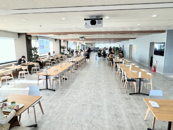 コクヨ株式会社社員食堂内