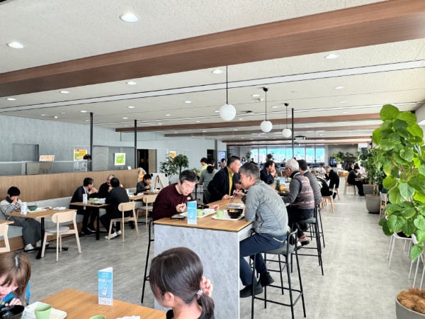 コクヨ株式会社社員食堂 食堂内全体のようす