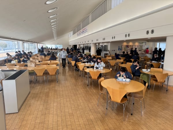 TOWA本社・工場 社員食堂 利用の様子3