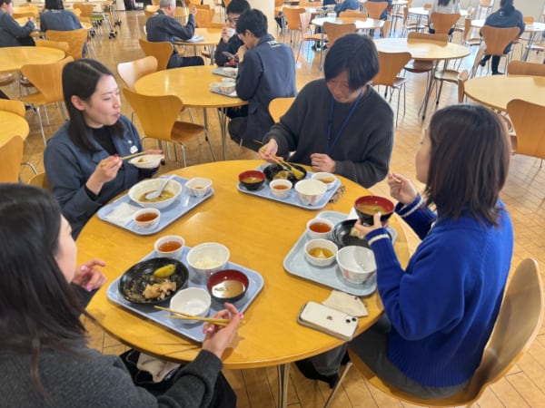 TOWA本社・工場 社員食堂 利用の様子3