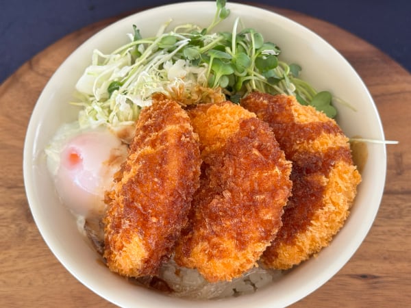 TOWA本社・工場 社員食堂 エビカツ丼