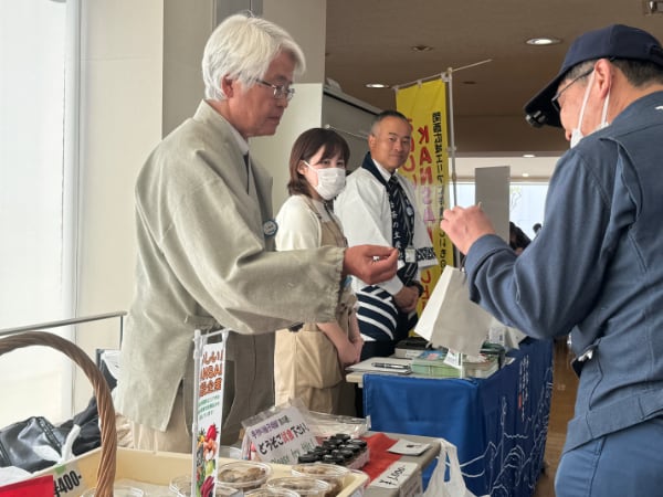 TOWA本社・工場 社員食堂 京都市の出店の様子1