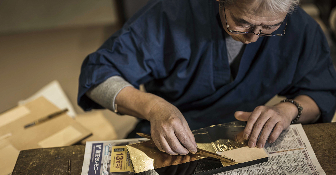 A traditional craft requiring dedicated work to the last detail. No time is wasted.
