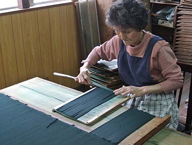 Handmade techniques are still used in Awaji Island’s incense workshops today Even the layout and wrapping technique is highly refined