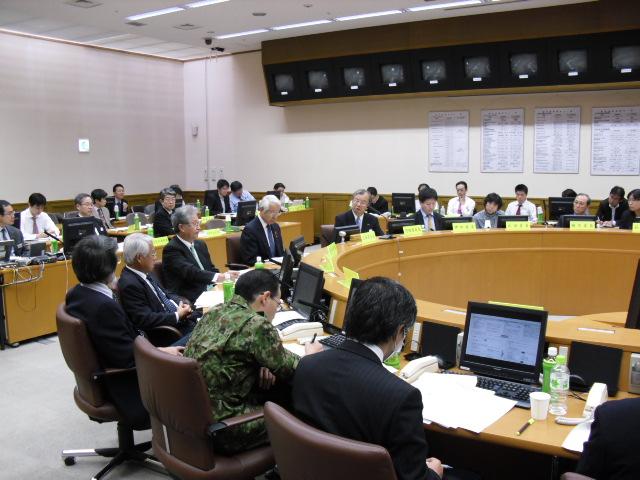 平成23年11月3日の第3回関西広域防災計画策定委員会の委員会での写真