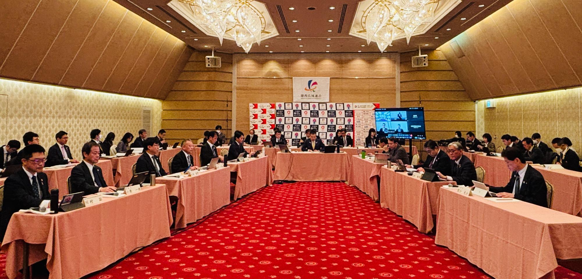 第8回災害対策支援本部会議の様子