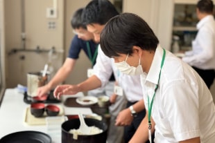 セルフ式によるメニュー提供の様子