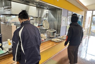 料理の受け取り