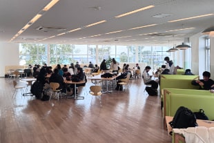 食堂内のボックス席の様子