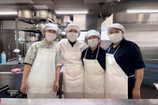 調理スタッフの方々の様子