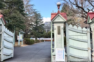 奈良女子大学正門