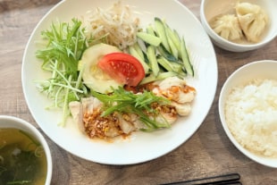 域内産の食材を使ったメニューの様子