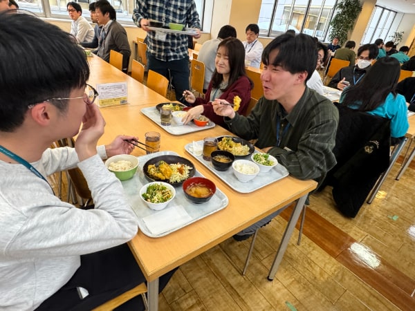 カナデビア株式会社 社員食堂 利用の様子2