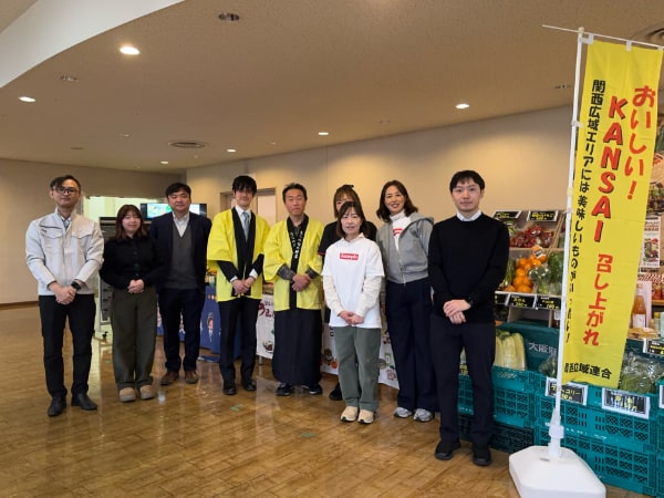 2日目の出店事業者の集合写真